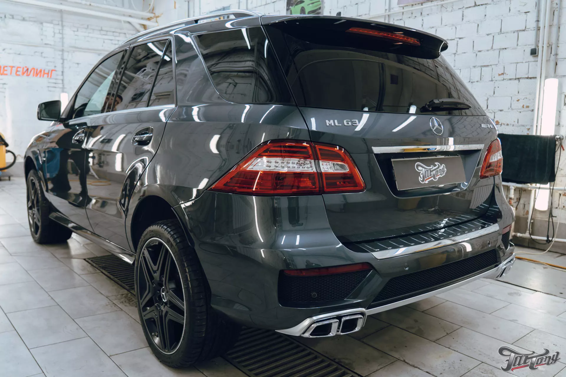Mercedes ML 63 AMG. Полировка кузова+керамика. Антидождь. Мойка подкапотного пространства. Уборка салона. Выставление зазоров